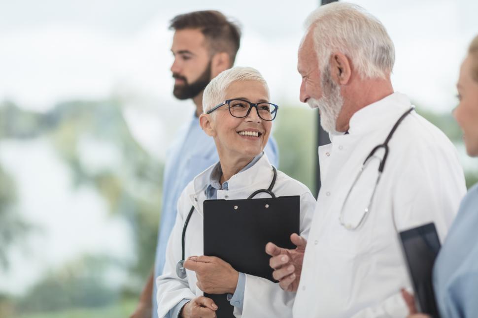 medical-doctors-with-staff